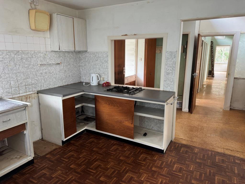 Lot: 166 - DETACHED HOUSE FOR IMPROVEMENT WITH SEA VIEWS IN A POPULAR CUL-DE-SAC LOCATION - A View of the Kitchen and the Inner Hall Beyond